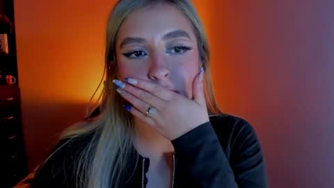 Snapshot of saradiazxxx chatting on March 29, 8:25 am saradiazxxx online show from March 29, 8:25 am