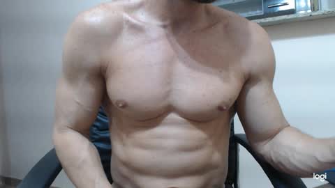 Snapshot of saradorj92 chatting on December 15, 6:18 am saradorj92 online show from December 15, 6:18 am