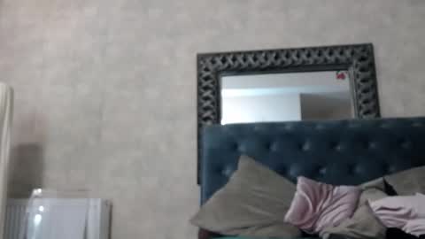 saraelise online show from November 15, 6:15 pm