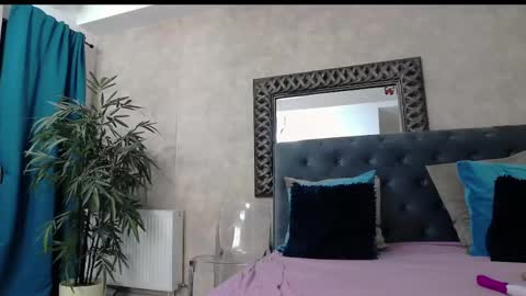 Snapshot of saraelise chatting on May 6, 5:29 pm saraelise online show from May 6, 5:29 pm