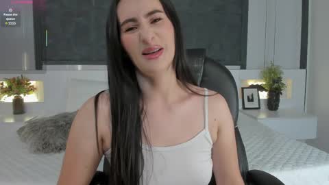 Snapshot of saragomez_1 chatting on April 5, 12:57 pm Sara Gomez online show from April 5, 12:57 pm