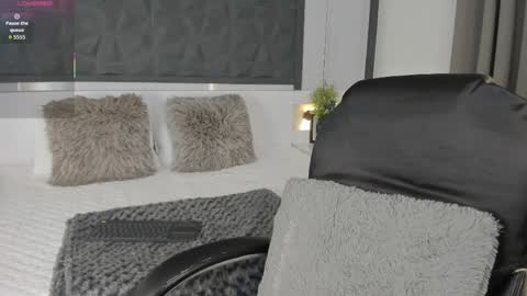 Snapshot of saragomez_1 chatting on April 29, 1:15 pm Sara Gomez online show from April 29, 1:15 pm