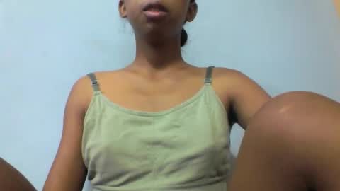 Snapshot of sarah146341 chatting on February 15, 5:48 am sarah146341 online show from February 15, 5:48 am