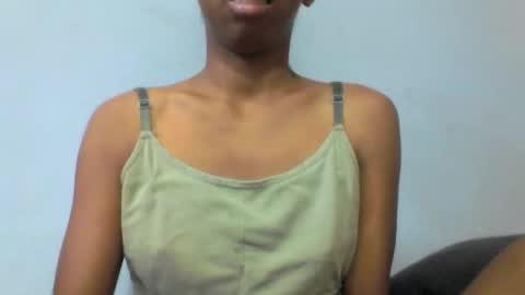 Snapshot of sarah146341 chatting on February 18, 6:31 am sarah146341 online show from February 18, 6:31 am