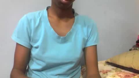 Snapshot of sarah146341 chatting on February 19, 7:26 am sarah146341 online show from February 19, 7:26 am