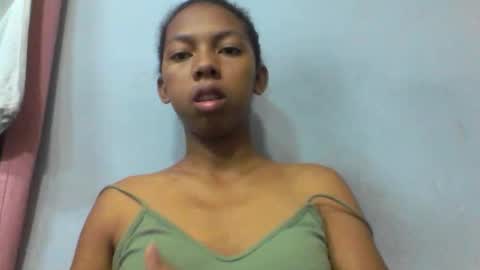 Snapshot of sarah146341 chatting on March 22, 9:45 am sarah146341 online show from March 22, 9:45 am