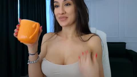 Snapshot of sarah2101 chatting on February 3, 6:11 am sarah l0v3 online show from February 3, 6:11 am