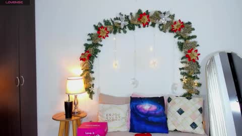 sarah  cinnamon online show from December 19, 7:21 pm