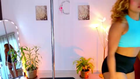 sarah  cinnamon online show from April 26, 6:16 pm