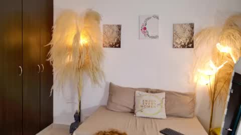 sarah  cinnamon online show from July 16, 3:51 pm