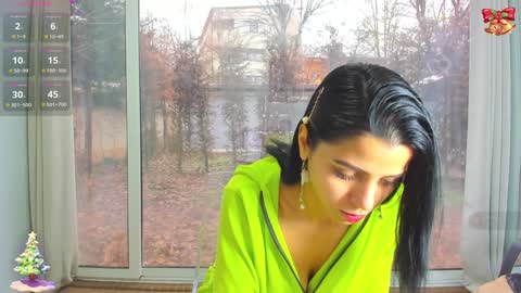Snapshot of sarah_blake_ chatting on December 22, 10:06 am Sara online show from December 22, 10:06 am