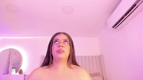 Sarah Bonneth online show from February 2, 11:19 am