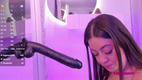 Sarah Bonneth online show from February 3, 2:02 pm