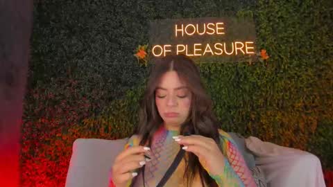 Sarah Bonneth online show from February 27, 11:54 am