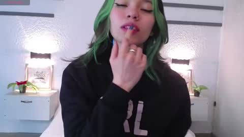 Sarah online show from February 24, 2:37 pm