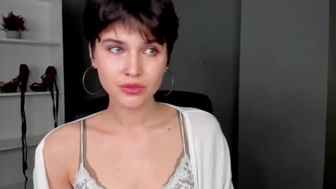 Snapshot of sarah_desire01 chatting on April 16, 6:58 am Sarah online show from April 16, 6:58 am