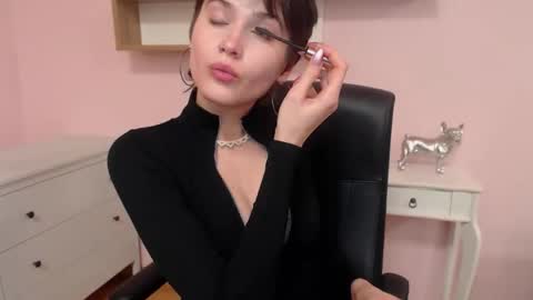 Snapshot of sarah_desire01 chatting on April 23, 7:52 am Sarah online show from April 23, 7:52 am