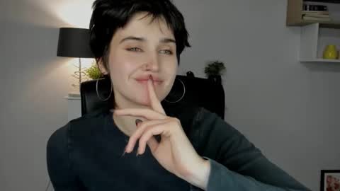 Snapshot of sarah_desire01 chatting on May 14, 3:52 pm Sarah online show from May 14, 3:52 pm