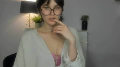 Snapshot of sarah_desire01 chatting on May 20, 2:12 pm Sarah online show from May 20, 2:12 pm