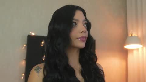 Snapshot of sarah_hiill chatting on April 17, 10:35 pm online show from April 17, 10:35 pm