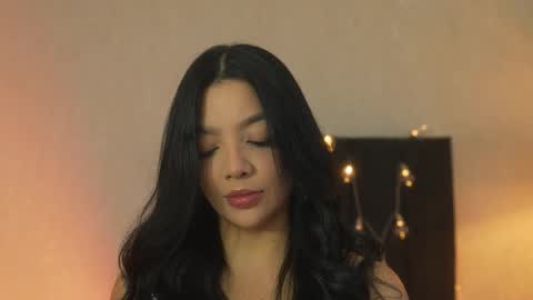 Snapshot of sarah_hiill chatting on May 1, 12:15 am online show from May 1, 12:15 am
