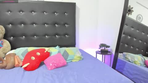 sarah_lowee online show from February 7, 11:30 pm