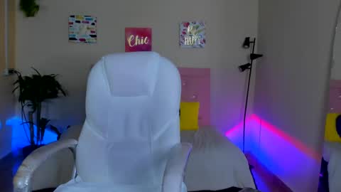 Sarah Ramirez online show from December 19, 5:07 am