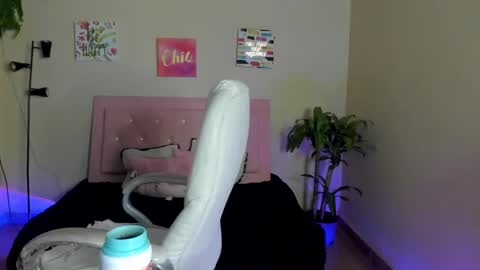 Sarah Ramirez online show from February 12, 11:29 am