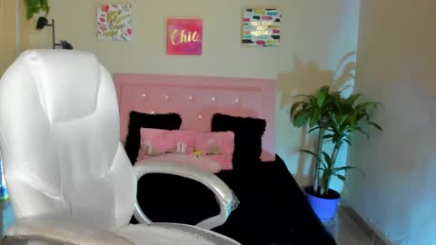 Sarah Ramirez online show from February 26, 11:52 am