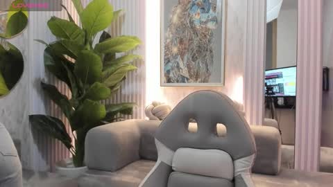 Snapshot of sarah_sluty chatting on March 25, 2:17 am Sarah online show from March 25, 2:17 am