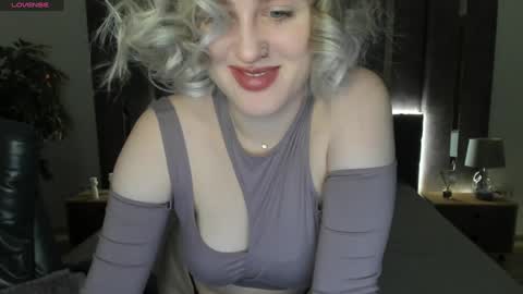 Snapshot of sarah_soul chatting on December 5, 1:03 am Sarah online show from December 5, 1:03 am