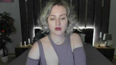 Snapshot of sarah_soul chatting on December 5, 4:09 am Sarah online show from December 5, 4:09 am