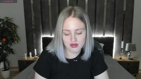 Snapshot of sarah_soul chatting on December 7, 1:14 am Sarah online show from December 7, 1:14 am