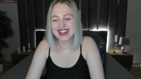Snapshot of sarah_soul chatting on December 8, 1:02 am Sarah online show from December 8, 1:02 am