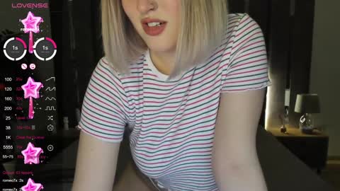 Snapshot of sarah_soul chatting on December 9, 7:17 am Sarah online show from December 9, 7:17 am