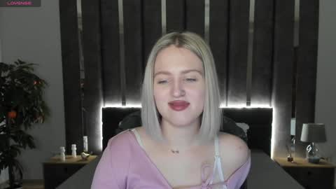 Snapshot of sarah_soul chatting on December 11, 1:26 am Sarah online show from December 11, 1:26 am