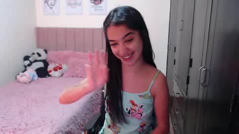 Snapshot of sarah_stone15 chatting on December 28, 2:01 am Sarah online show from December 28, 2:01 am