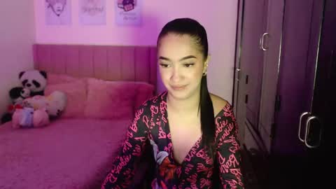 Snapshot of sarah_stone15 chatting on February 6, 9:28 pm Sarah online show from February 6, 9:28 pm