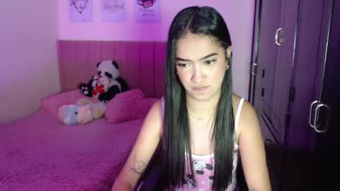 Snapshot of sarah_stone15 chatting on February 12, 5:37 pm Sarah online show from February 12, 5:37 pm