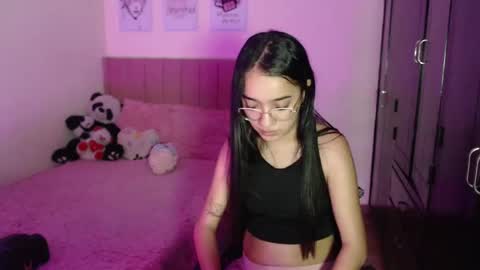 Snapshot of sarah_stone15 chatting on February 14, 4:31 pm Sarah online show from February 14, 4:31 pm