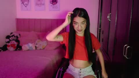 Snapshot of sarah_stone15 chatting on February 18, 6:37 pm Sarah online show from February 18, 6:37 pm