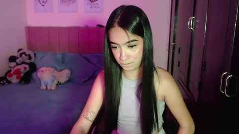 Snapshot of sarah_stone15 chatting on February 27, 8:20 pm Sarah online show from February 27, 8:20 pm