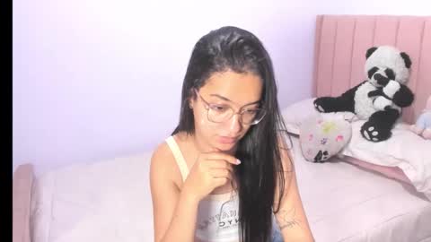 Snapshot of sarah_stone15 chatting on October 22, 12:33 am Sarah online show from October 22, 12:33 am