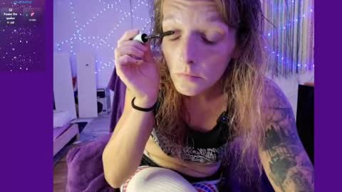 Snapshot of sarahdellisonn chatting on June 7, 7:28 pm sarahdellisonn online show from June 7, 7:28 pm