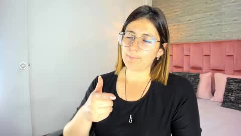 Snapshot of sarahdeyvis chatting on September 18, 6:43 pm Sarah Deyvis online show from September 18, 6:43 pm