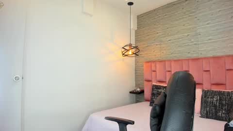 Snapshot of sarahdeyvis chatting on September 19, 3:02 pm Sarah Deyvis online show from September 19, 3:02 pm