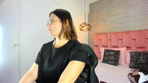 Snapshot of sarahdeyvis chatting on September 28, 2:33 pm Sarah Deyvis online show from September 28, 2:33 pm