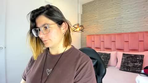 Snapshot of sarahdeyvis chatting on September 29, 7:51 pm Sarah Deyvis online show from September 29, 7:51 pm