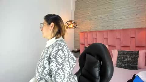 Snapshot of sarahdeyvis chatting on October 1, 1:06 pm Sarah Deyvis online show from October 1, 1:06 pm