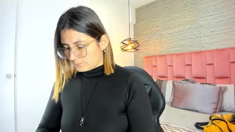 Snapshot of sarahdeyvis chatting on October 17, 5:15 pm Sarah Deyvis online show from October 17, 5:15 pm